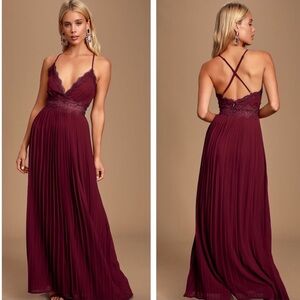 Lulu’s Romantic Intentions Lace Pleated Dress Size Medium